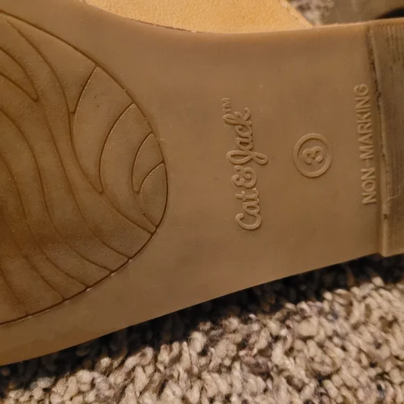 4 new pairs of girls shoes size 2-3 - Picture 5 of 11